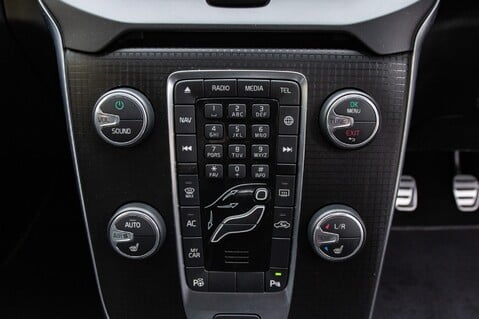 Volvo V40 D3 R-DESIGN PRO 33