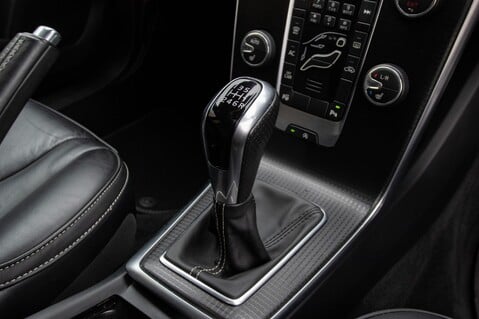 Volvo V40 D3 R-DESIGN PRO 32