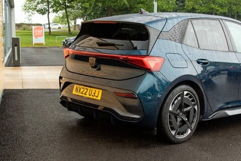 Cupra Born V3 8
