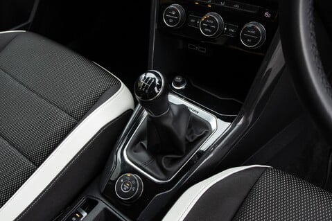 Volkswagen T-Roc SEL TDI 4MOTION 32