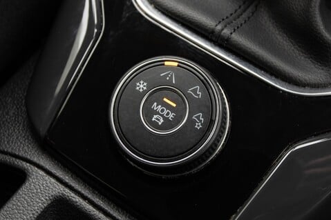 Volkswagen T-Roc SEL TDI 4MOTION 34