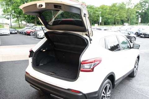 Nissan Qashqai DIG-T N-CONNECTA 34