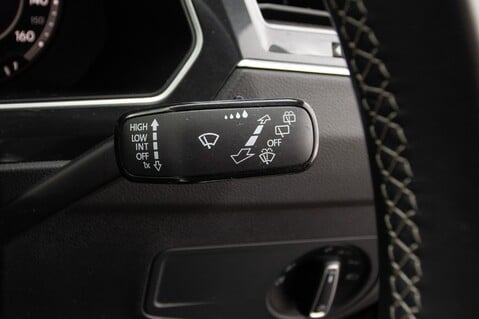 Volkswagen Tiguan R-LINE TDI DSG 18