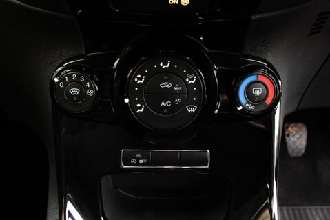Ford Fiesta ZETEC 34