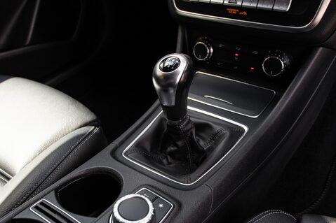 Mercedes-Benz GLA Class GLA 200 SE EXECUTIVE 34