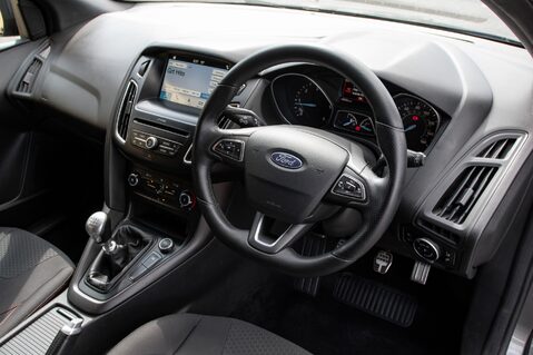 Ford Focus ST-LINE TDCI 4