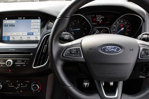 Ford Focus ST-LINE TDCI 19