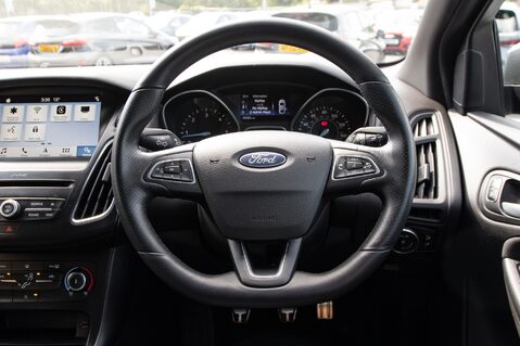 Ford Focus ST-LINE TDCI 21