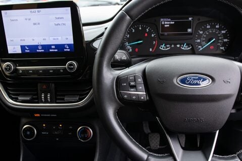 Ford Fiesta TITANIUM 19
