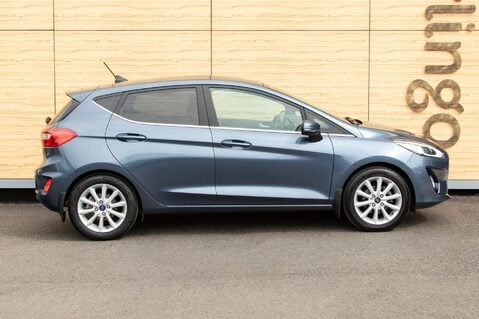 Ford Fiesta TITANIUM 12