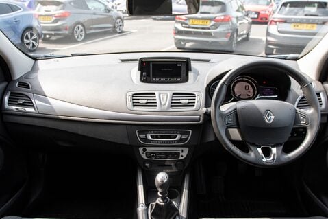 Renault Megane LIMITED VVT 3