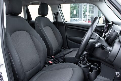 Mini Hatch COOPER 29
