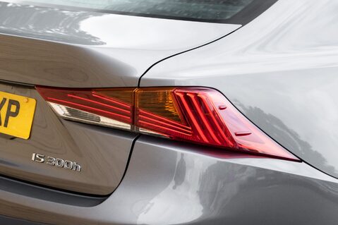 Lexus Is 300H EXECUTIVE EDITION 9