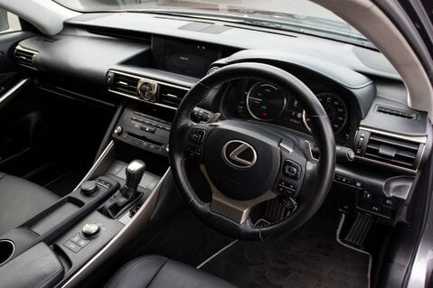 Lexus Is 300H EXECUTIVE EDITION 4