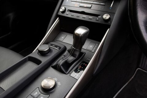 Lexus Is 300H EXECUTIVE EDITION 36
