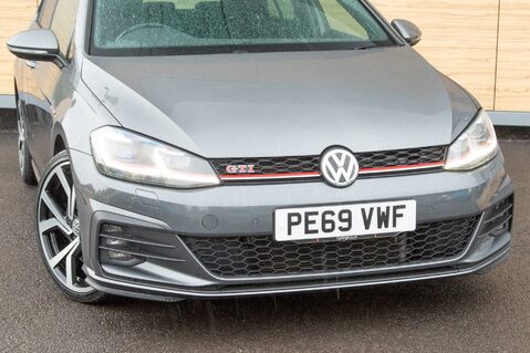 Volkswagen Golf GTI PERFORMANCE TSI DSG 10