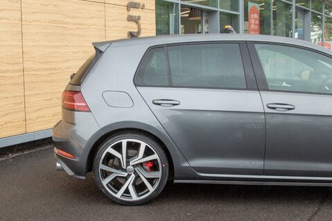 Volkswagen Golf GTI PERFORMANCE TSI DSG 7
