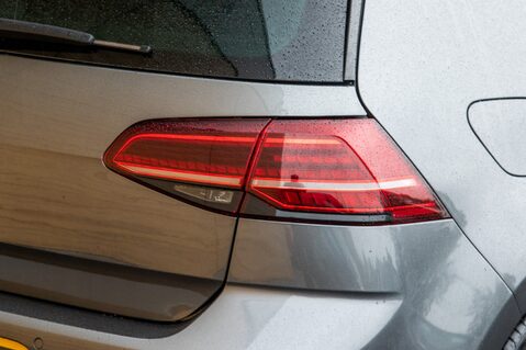 Volkswagen Golf GTI PERFORMANCE TSI DSG 9