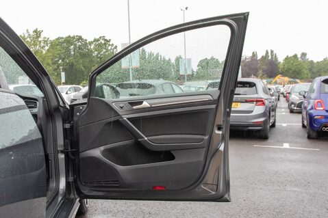 Volkswagen Golf GTI PERFORMANCE TSI DSG 14