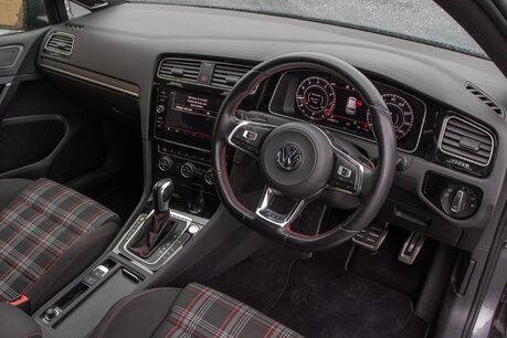 Volkswagen Golf GTI PERFORMANCE TSI DSG