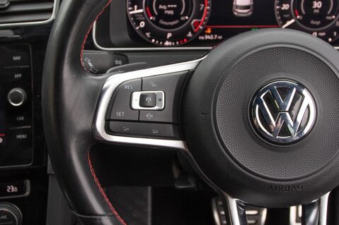 Volkswagen Golf GTI PERFORMANCE TSI DSG 19