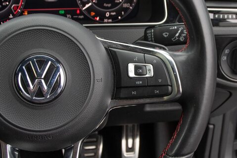 Volkswagen Golf GTI PERFORMANCE TSI DSG 20