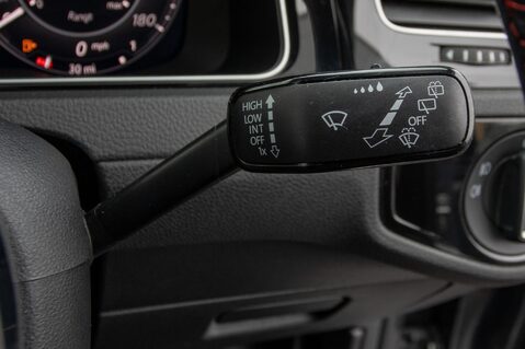 Volkswagen Golf GTI PERFORMANCE TSI DSG 18