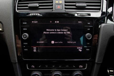 Volkswagen Golf GTI PERFORMANCE TSI DSG 24
