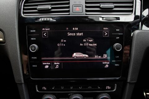 Volkswagen Golf GTI PERFORMANCE TSI DSG 27