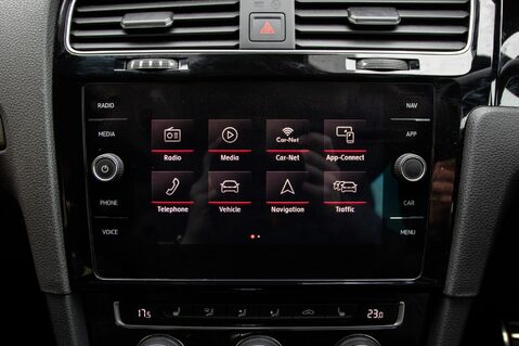 Volkswagen Golf GTI PERFORMANCE TSI DSG 28