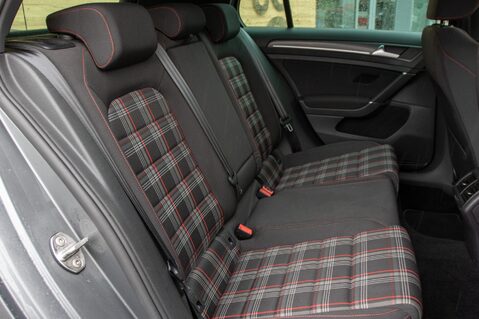 Volkswagen Golf GTI PERFORMANCE TSI DSG 39
