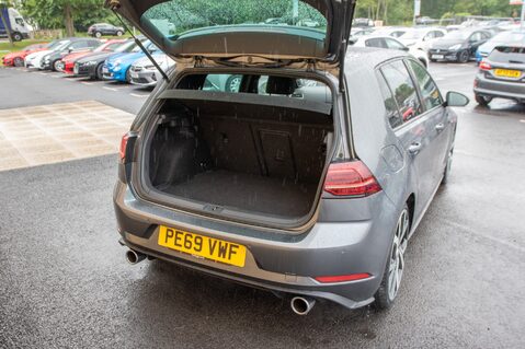 Volkswagen Golf GTI PERFORMANCE TSI DSG 40