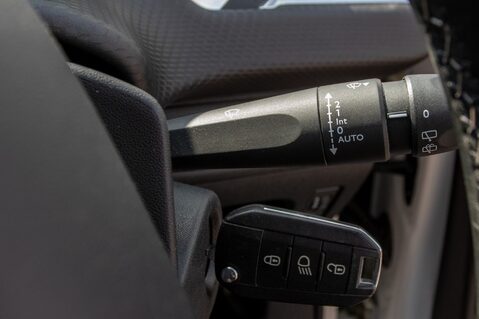 Peugeot 2008 S/S ALLURE 18