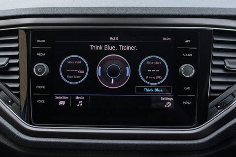 Volkswagen T-Roc SE TSI EVO DSG 27