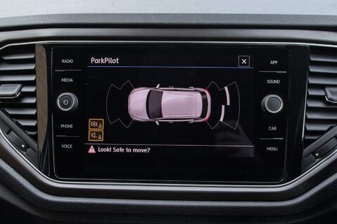 Volkswagen T-Roc SE TSI EVO DSG 29