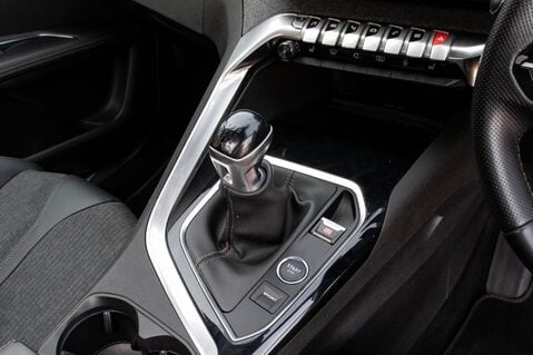 Peugeot 3008 BLUEHDI S/S GT LINE PREMIUM 32