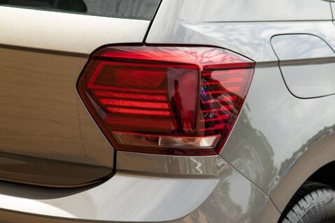 Volkswagen Polo SE TSI 9