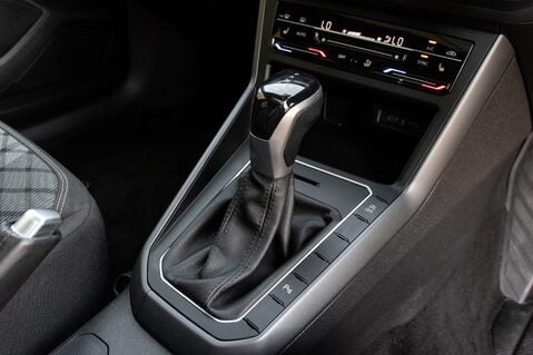 Volkswagen Polo R-LINE TSI DSG 33