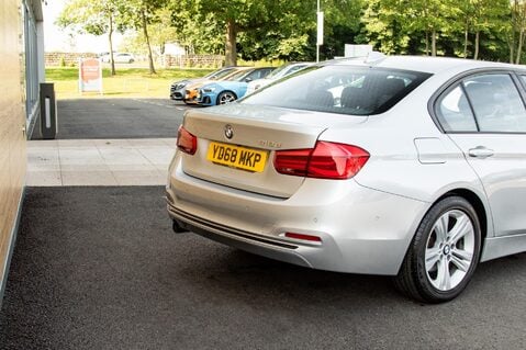 BMW 3 Series 318D SPORT 8