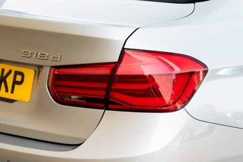 BMW 3 Series 318D SPORT 9