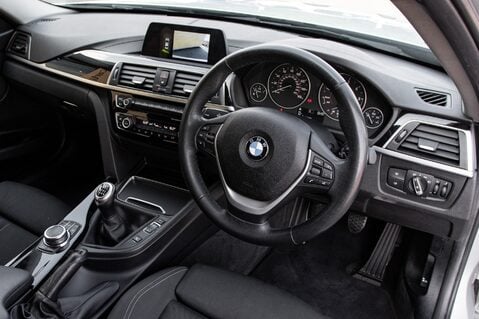 BMW 3 Series 318D SPORT 4