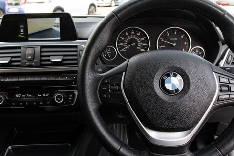 BMW 3 Series 318D SPORT 19