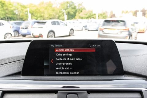 BMW 3 Series 318D SPORT 28