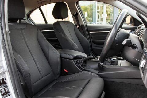BMW 3 Series 318D SPORT 29
