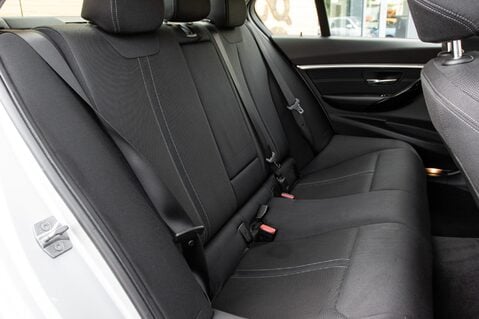 BMW 3 Series 318D SPORT 33