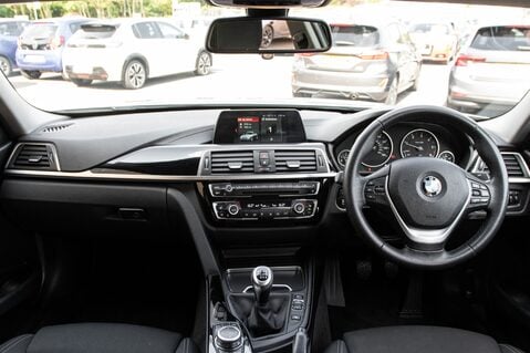 BMW 3 Series 318D SPORT 3