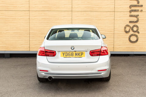 BMW 3 Series 318D SPORT 6