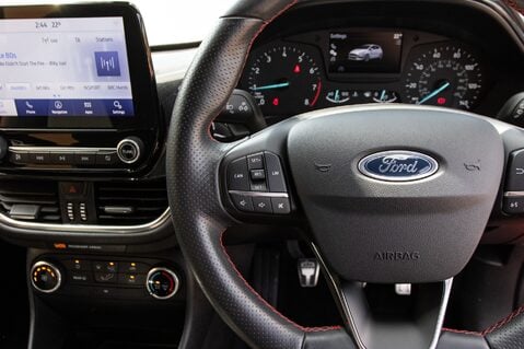 Ford Fiesta ST-LINE 19
