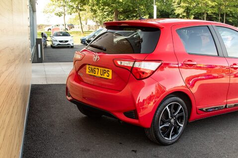 Toyota Yaris VVT-I DESIGN 8
