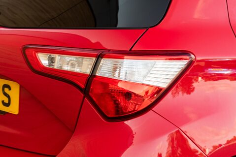 Toyota Yaris VVT-I DESIGN 9